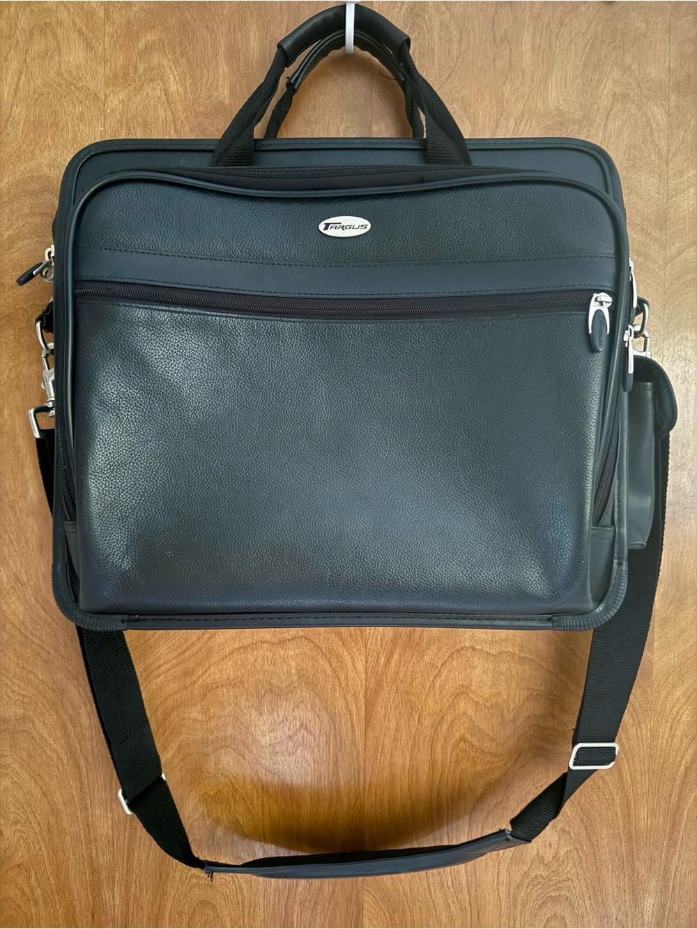 Targus Black Leather Laptop Briefcase with Shoulder Strap TLE300
